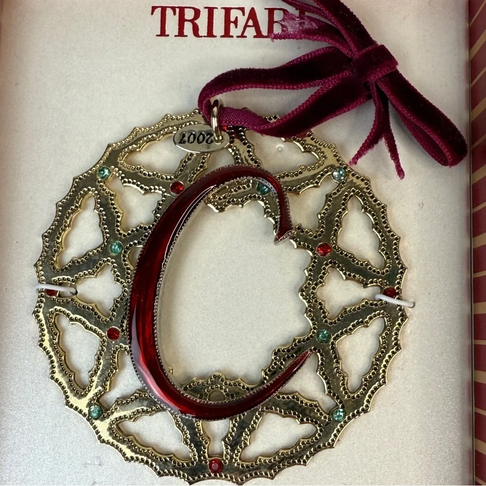 Trifari Gold and Red Ornament Pendant W/ Letter ‘C’ 2007 Christmas Ornament
